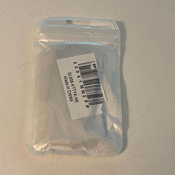 Hello Kitty Key Fob Keychain in Metal NWT - Picture 4 of 4